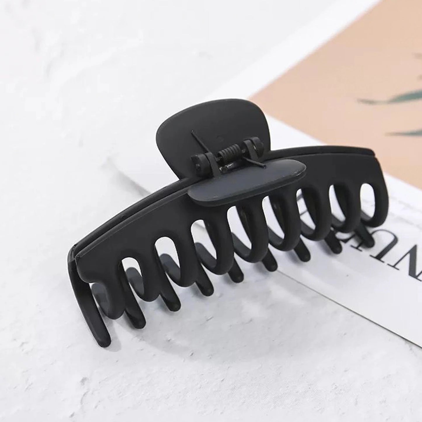 Stop looking for the perfect hair clip! Our large hair grips will hold up your hair while adding a little fashion flare to your wardrobe.